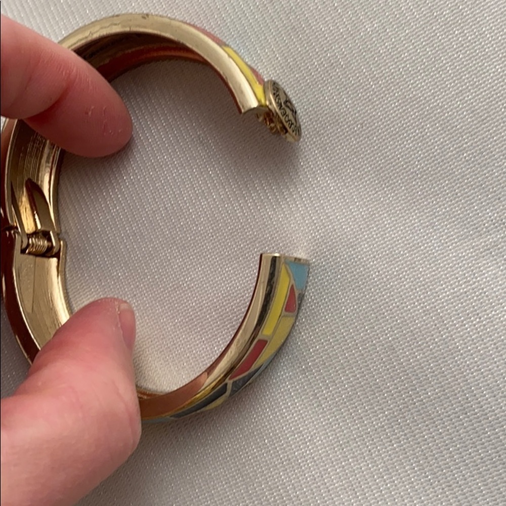 BCBGeneration multicolor geometric enamel logo bracelet - Picture 5 of 6